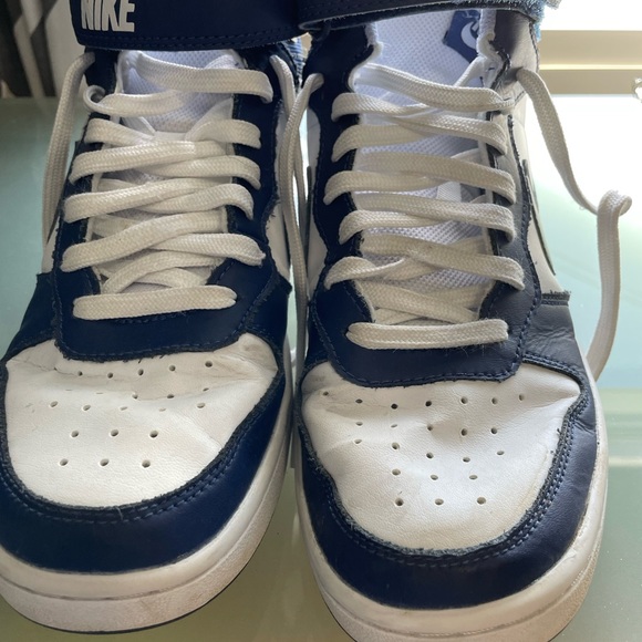 Nike youth basketball shoes EUC - Picture 2 of 5